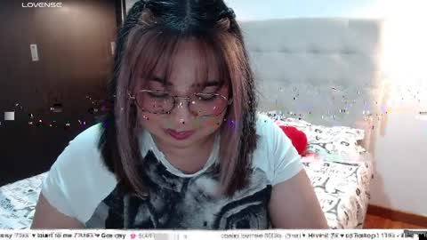 Snapshot of yini_angel07 chatting on April 2026 03:40:02 AM hii i am yini online show from April 2026 03:40:02 AM