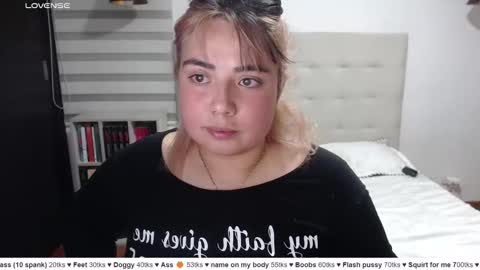 Snapshot of yini_angel07 chatting on April 2026 03:57:01 AM hii i am yini online show from April 2026 03:57:01 AM