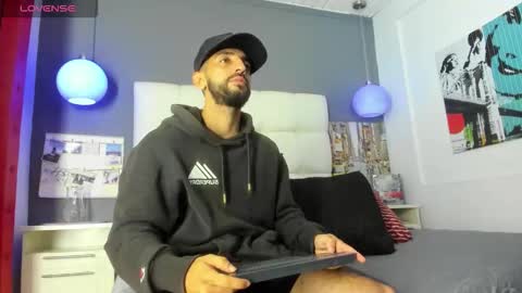 Yiyo online show from October 2025 11:38:01 PM