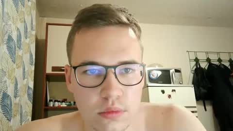 Snapshot of yminoske chatting on November 2025 01:22:02 PM Yminoske online show from November 2025 01:22:02 PM