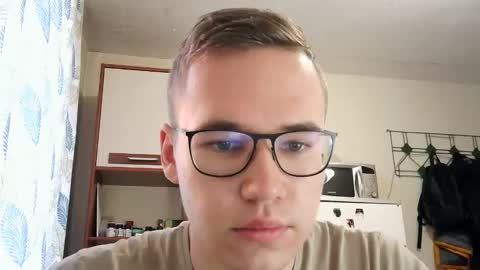 Snapshot of yminoske chatting on November 2025 08:00:02 AM Yminoske online show from November 2025 08:00:02 AM