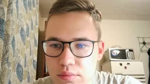 Snapshot of yminoske chatting on November 2025 03:28:02 PM Yminoske online show from November 2025 03:28:02 PM