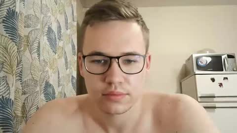 Snapshot of yminoske chatting on November 2025 12:38:02 PM Yminoske online show from November 2025 12:38:02 PM