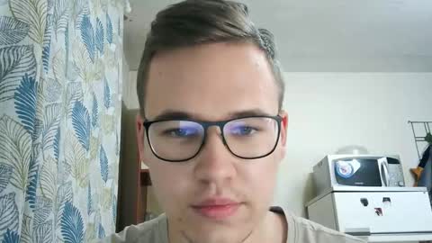 Snapshot of yminoske chatting on December 2025 11:37:01 AM Yminoske online show from December 2025 11:37:01 AM