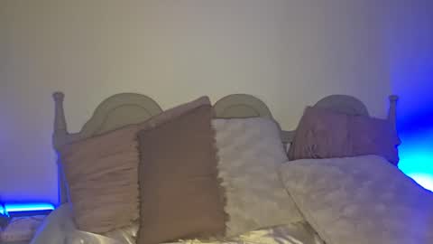 Yogiblondebangme online show from April 2026 11:09:01 PM