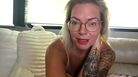 Snapshot of yogimilflover chatting on June 2026 12:53:01 PM Yogiblondebangme online show from June 2026 12:53:01 PM