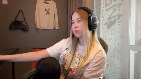 Snapshot of yolondaillovsky chatting on November 2025 07:18:02 AM I am Rose ntmu Lets hit 10 Thumbs Up together online show from November 2025 07:18:02 AM