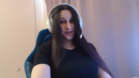 Snapshot of yongswab chatting on April 2026 01:09:02 PM Sophie online show from April 2026 01:09:02 PM