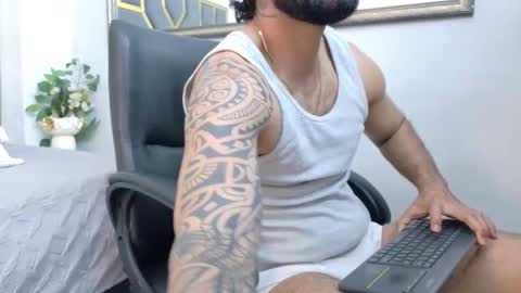 Snapshot of yorbymaxx chatting on October 2025 01:29:01 PM YORBY MAX online show from October 2025 01:29:01 PM