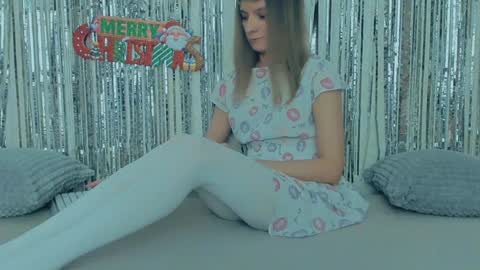 Snapshot of your_caramelka chatting on December 2024 11:21:01 AM Lily online show from December 2024 11:21:01 AM