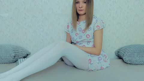 Snapshot of your_caramelka chatting on January 2025 11:17:02 AM Lily online show from January 2025 11:17:02 AM