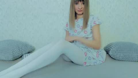 Snapshot of your_caramelka chatting on March 2025 07:08:02 AM Lily online show from March 2025 07:08:02 AM