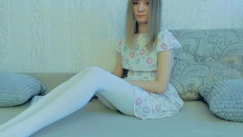 Snapshot of your_caramelka chatting on March 2025 03:43:01 AM Lily online show from March 2025 03:43:01 AM