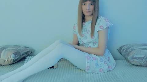 Snapshot of your_caramelka chatting on September 2025 04:23:02 AM Lily online show from September 2025 04:23:02 AM