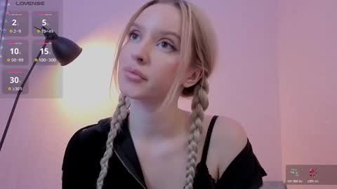 Olivia online show from October 2025 09:14:02 PM