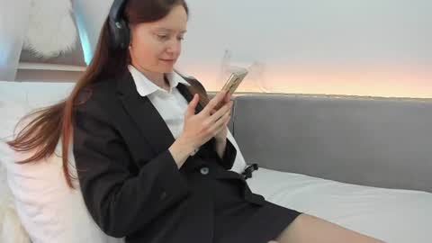 Snapshot of your_librarian chatting on June 2026 07:20:01 AM Your Librarian online show from June 2026 07:20:01 AM