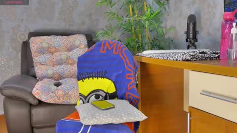 Anna online show from February 2025 10:10:01 AM