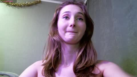 Snapshot of yourcreamyister chatting on December 2024 08:55:01 PM creamysister online show from December 2024 08:55:01 PM