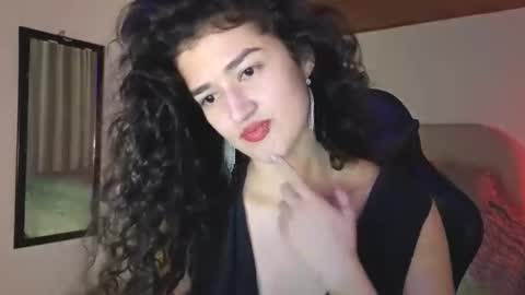 yourdreamgirl2025 online show from May 2026 12:29:01 AM
