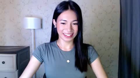 Snapshot of yourdreamgirlgwen chatting on June 2026 08:01:01 PM GWENI online show from June 2026 08:01:01 PM