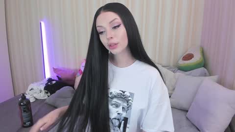 Snapshot of youreyesgazm chatting on December 2024 11:18:01 AM Mary online show from December 2024 11:18:01 AM
