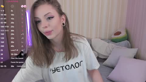 Snapshot of youreyesgazm chatting on December 2024 08:18:01 AM Mary online show from December 2024 08:18:01 AM