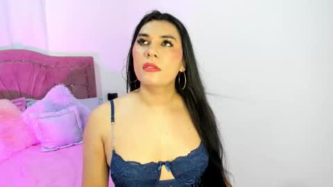 Snapshot of yourlatina_emely chatting on November 2025 02:42:02 PM EMELY online show from November 2025 02:42:02 PM