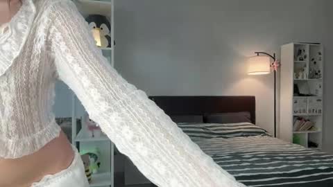 yourlittlesunrise_ online show from April 2026 06:30:01 AM