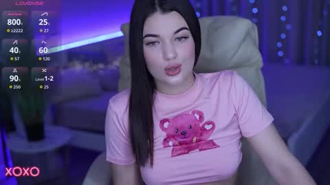 L O L A online show from November 2025 07:04:02 PM