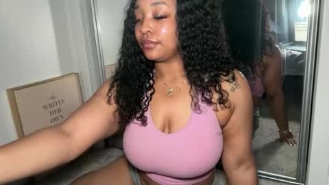 Snapshot of yourmommysilk chatting on March 2026 02:38:02 AM YOURMOMMY online show from March 2026 02:38:02 AM