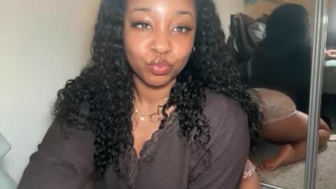 Snapshot of yourmommysilk chatting on March 2026 05:11:01 AM YOURMOMMY online show from March 2026 05:11:01 AM
