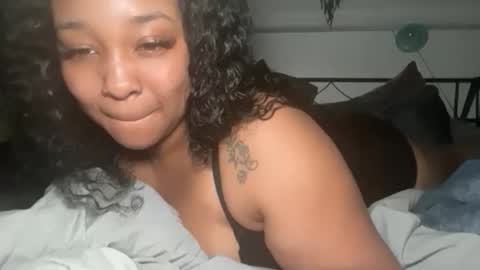 Snapshot of yourmommysilk chatting on March 2026 12:05:01 PM YOURMOMMY online show from March 2026 12:05:01 PM