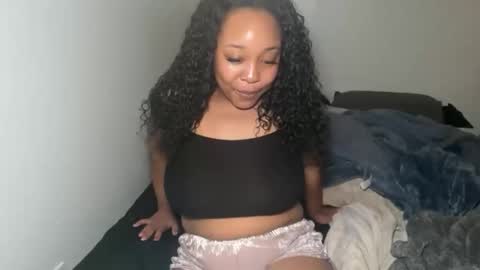 Snapshot of yourmommysilk chatting on April 2026 05:55:01 AM YOURMOMMY online show from April 2026 05:55:01 AM