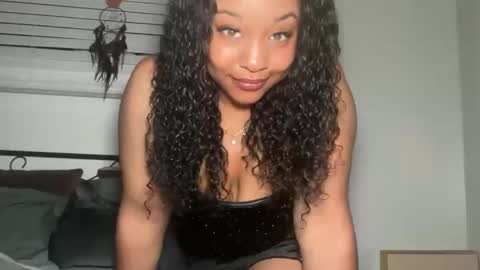 Snapshot of yourmommysilk chatting on May 2026 05:56:02 AM YOURMOMMY online show from May 2026 05:56:02 AM