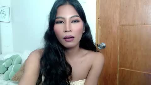 yourprettybella_ts online show from November 2025 10:04:01 PM
