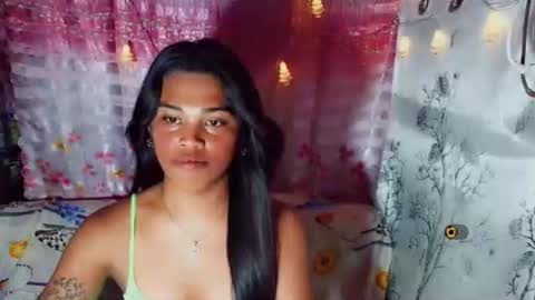 Snapshot of yourqueen_19 chatting on May 2026 06:24:01 PM yourqueen_19 online show from May 2026 06:24:01 PM