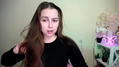 Snapshot of yours_piece_of_happiness_ chatting on February 2026 06:34:01 AM Happy online show from February 2026 06:34:01 AM