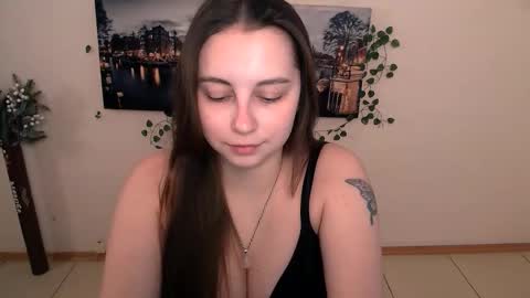 Snapshot of yours_piece_of_happiness_ chatting on February 2026 06:34:02 AM Happy online show from February 2026 06:34:02 AM