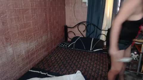 Snapshot of yoursweetangelxxx chatting on May 2026 11:00:01 PM YourDreamgirl online show from May 2026 11:00:01 PM