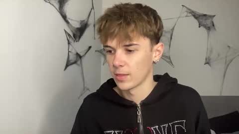 yoursweetyguy online show from November 2025 12:48:01 PM