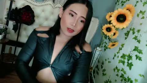 Snapshot of yourtransjeen chatting on January 2026 04:07:02 AM Jeen online show from January 2026 04:07:02 AM