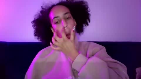 elizabeth  ju   online show from December 2024 01:05:01 AM