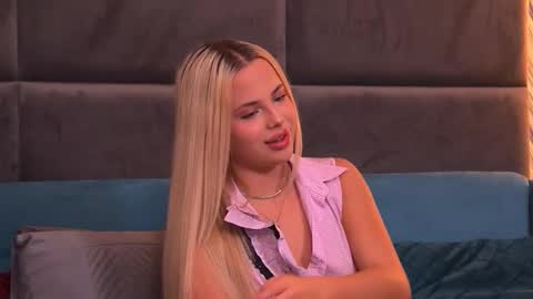 Foxie online show from October 2025 03:39:02 AM