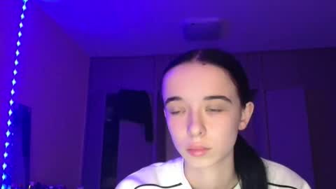 Yuliia online show from November 2025 06:12:01 AM