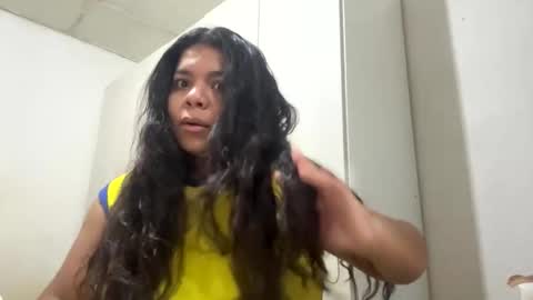 Yuli and SaraIndependent model online show from November 2025 06:06:02 PM