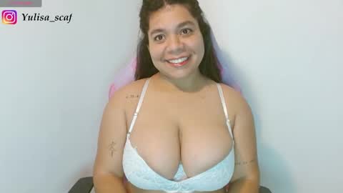 Snapshot of yulissa18 chatting on May 2026 08:35:02 PM Yuli and SaraIndependent model online show from May 2026 08:35:02 PM