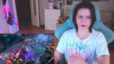 Snapshot of yum_neko_chan chatting on January 2025 08:11:01 PM Kris online show from January 2025 08:11:01 PM