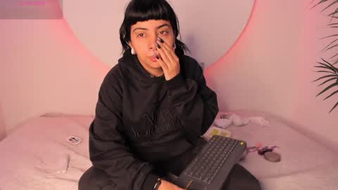 YUMEKO  online show from September 2025 12:40:01 PM