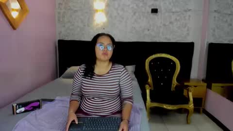 Snapshot of yumiviolet chatting on February 2026 07:50:02 PM YumiViolet online show from February 2026 07:50:02 PM