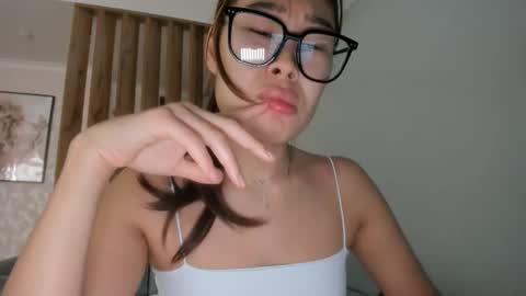 Snapshot of yummi_kim chatting on October 2025 07:52:02 AM Yumi online show from October 2025 07:52:02 AM